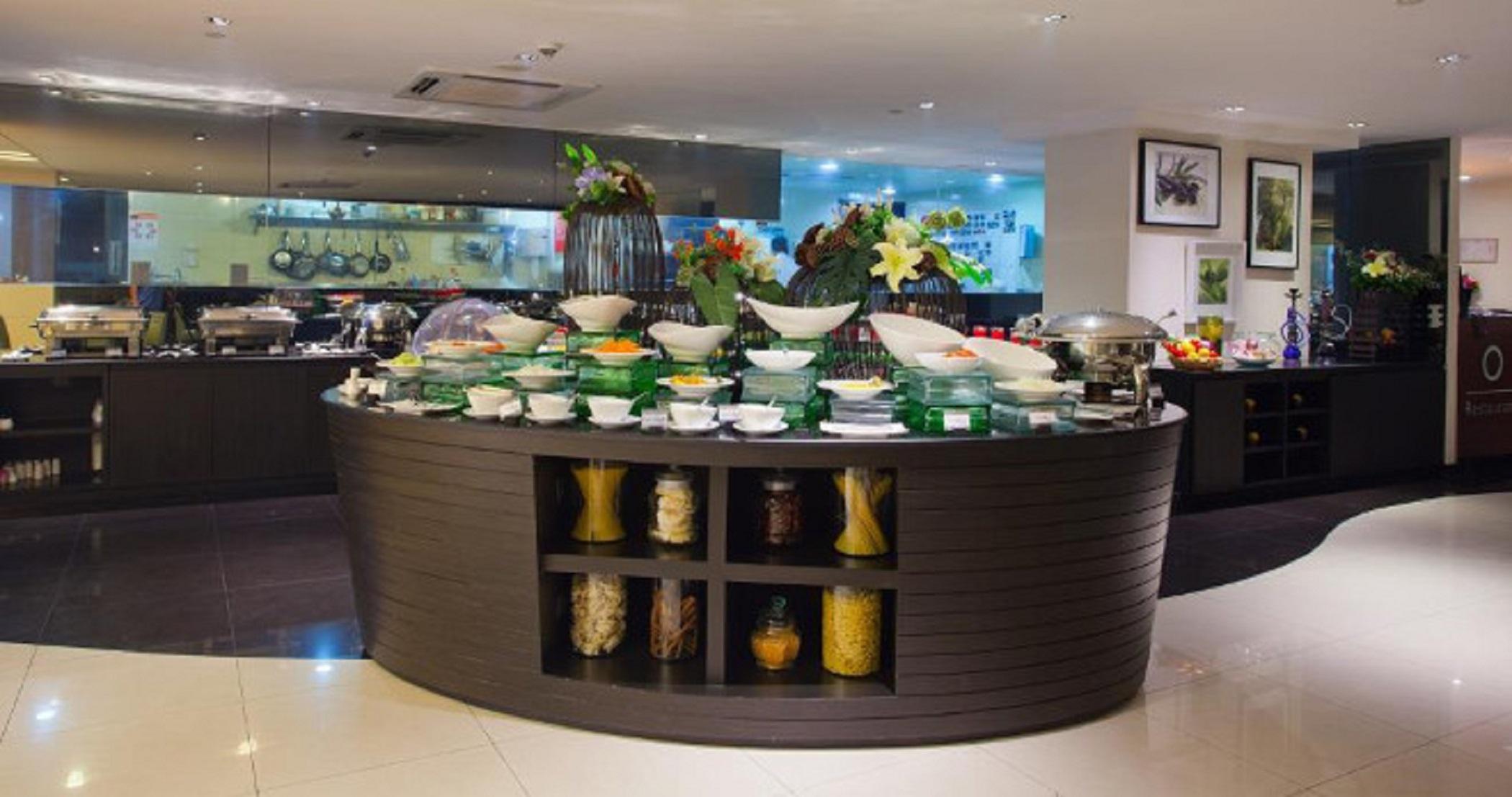 Golden Tulip Mandison Suites Bangkok Exteriör bild