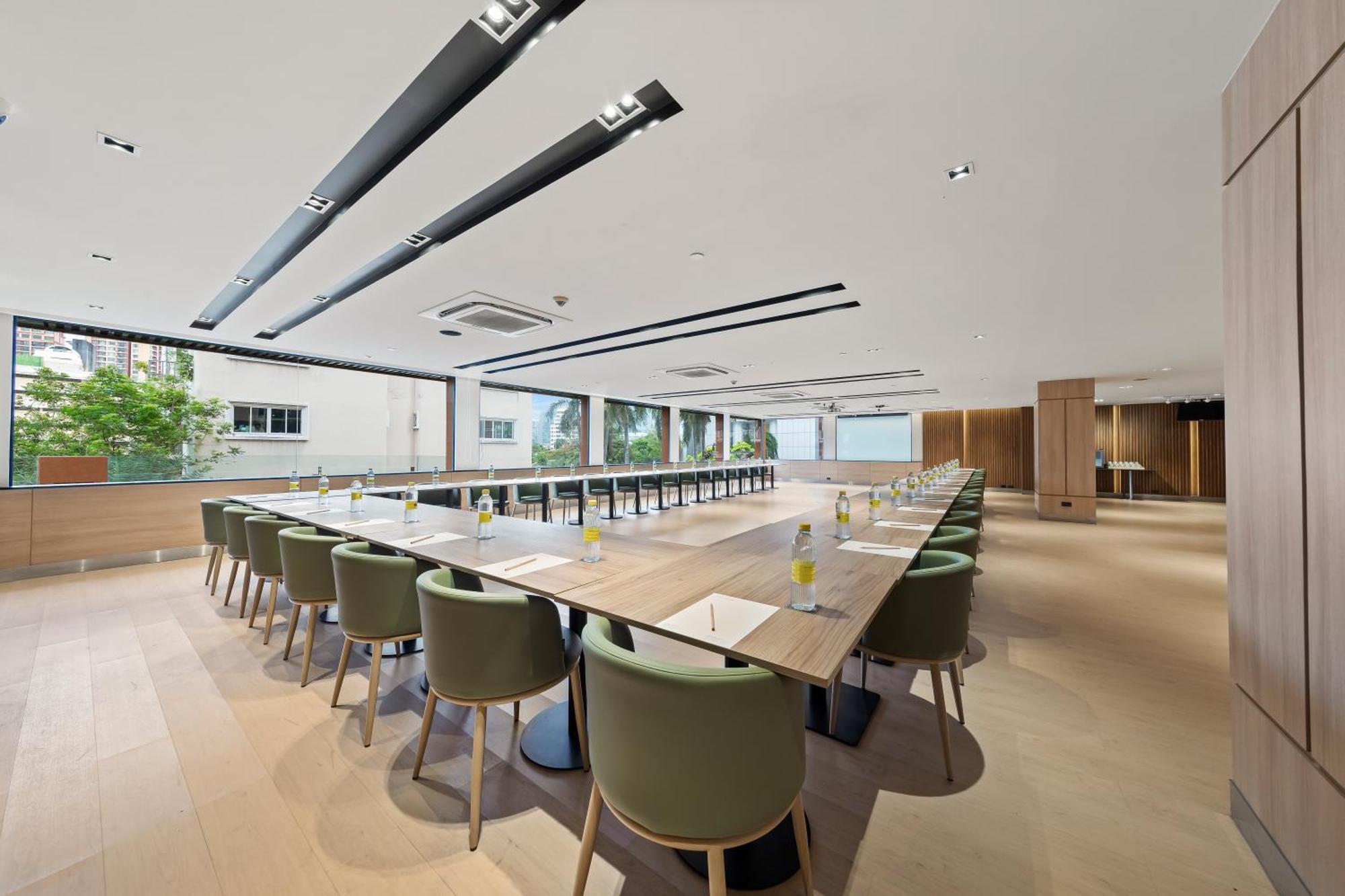 Golden Tulip Mandison Suites Bangkok Exteriör bild