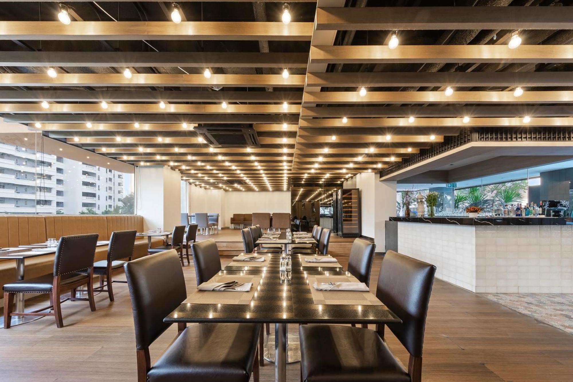 Golden Tulip Mandison Suites Bangkok Exteriör bild
