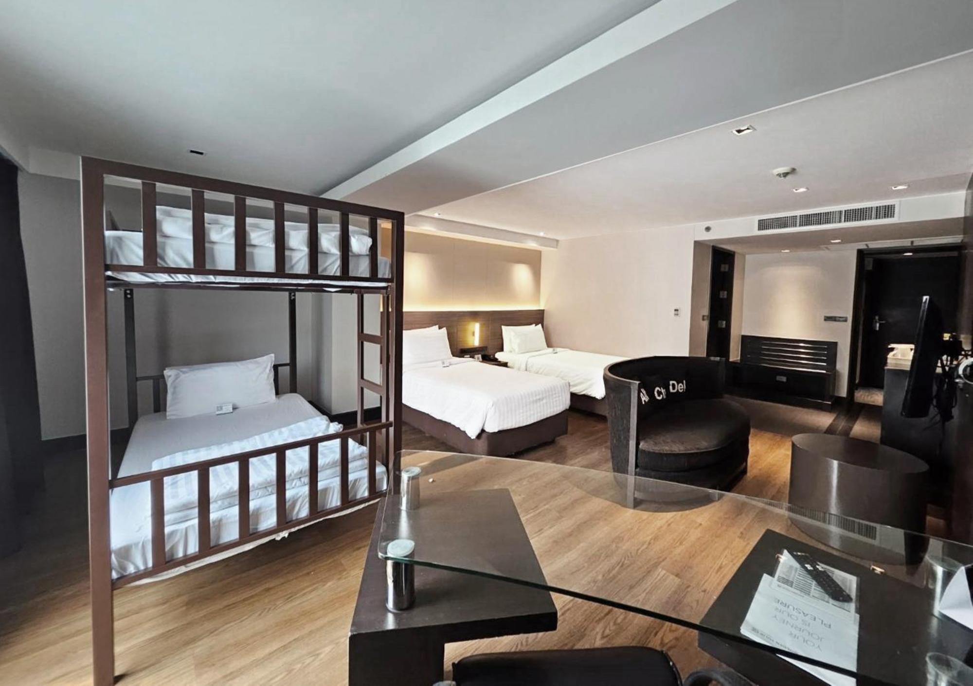 Golden Tulip Mandison Suites Bangkok Exteriör bild
