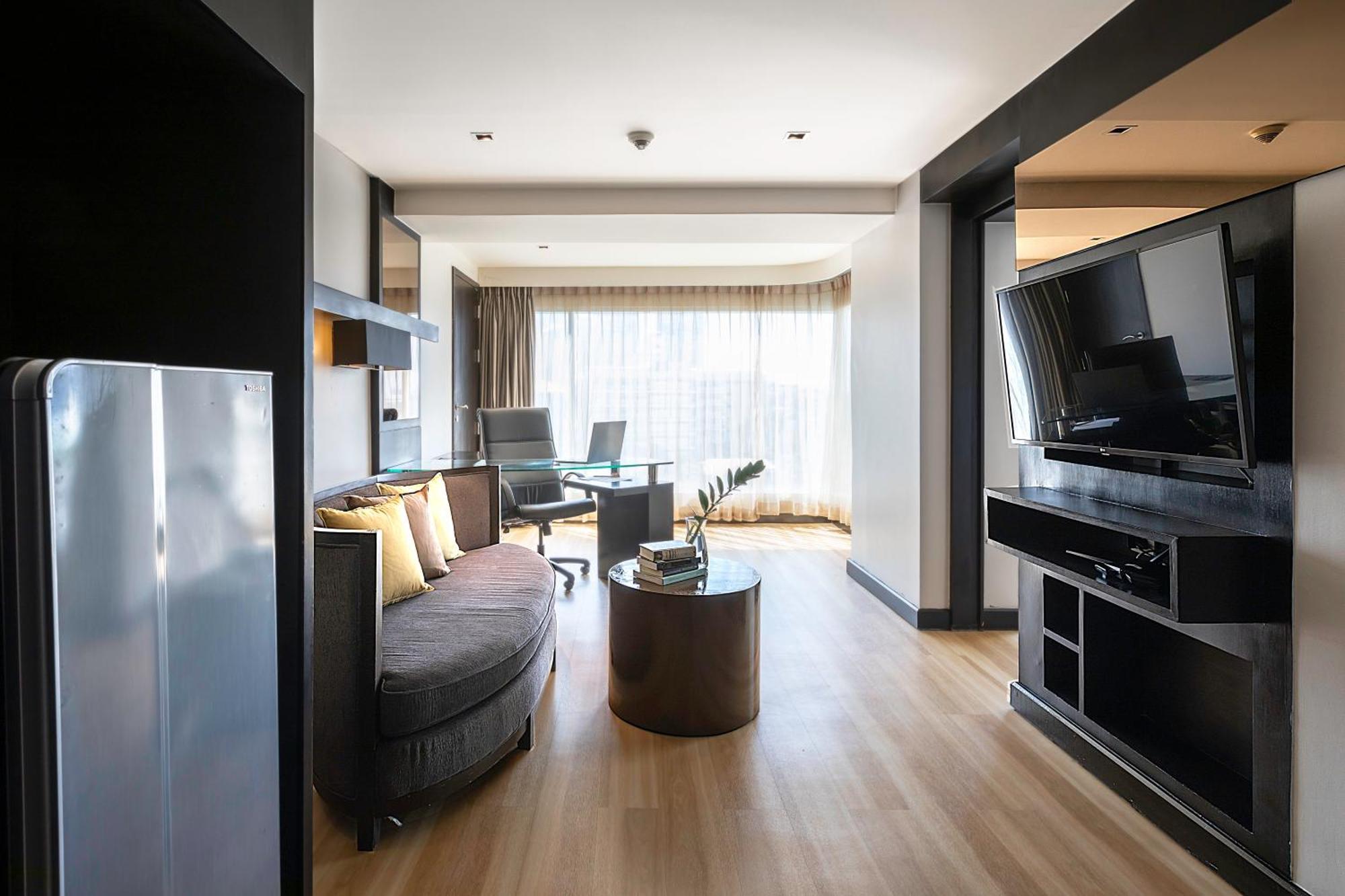 Golden Tulip Mandison Suites Bangkok Exteriör bild