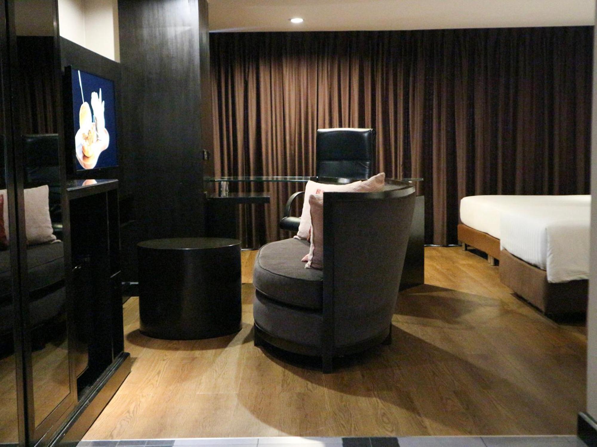 Golden Tulip Mandison Suites Bangkok Exteriör bild