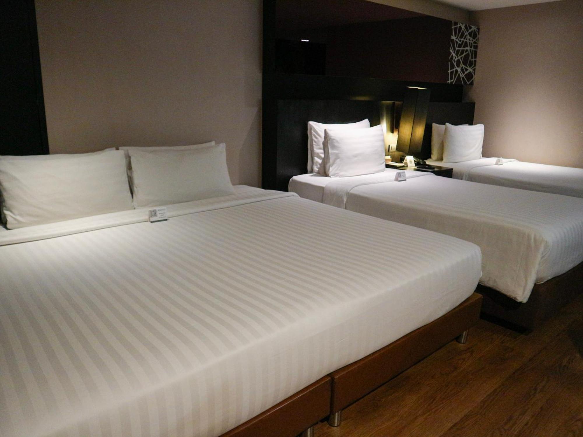 Golden Tulip Mandison Suites Bangkok Exteriör bild